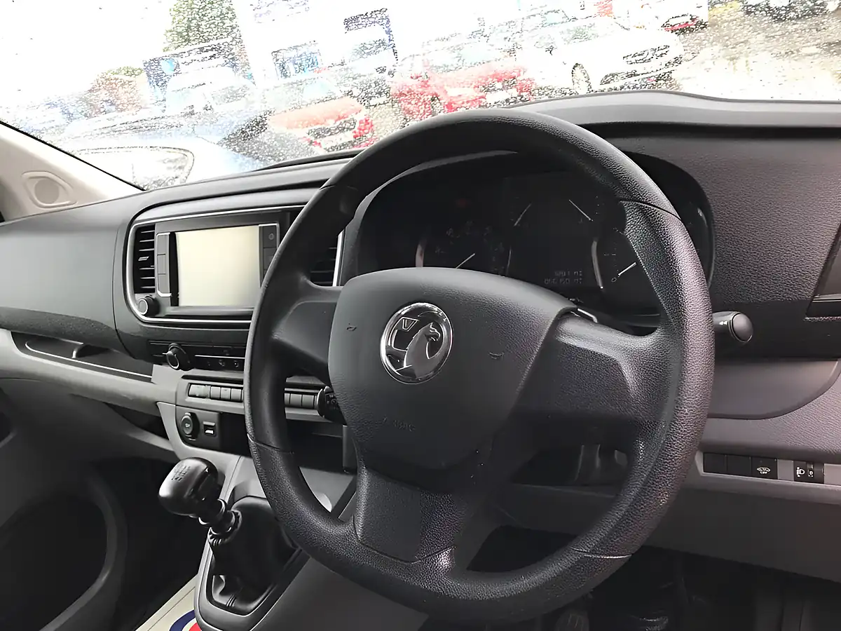 Used 2022 Vauxhall Vivaro Dynamic Red - Interior and Exterior details 11