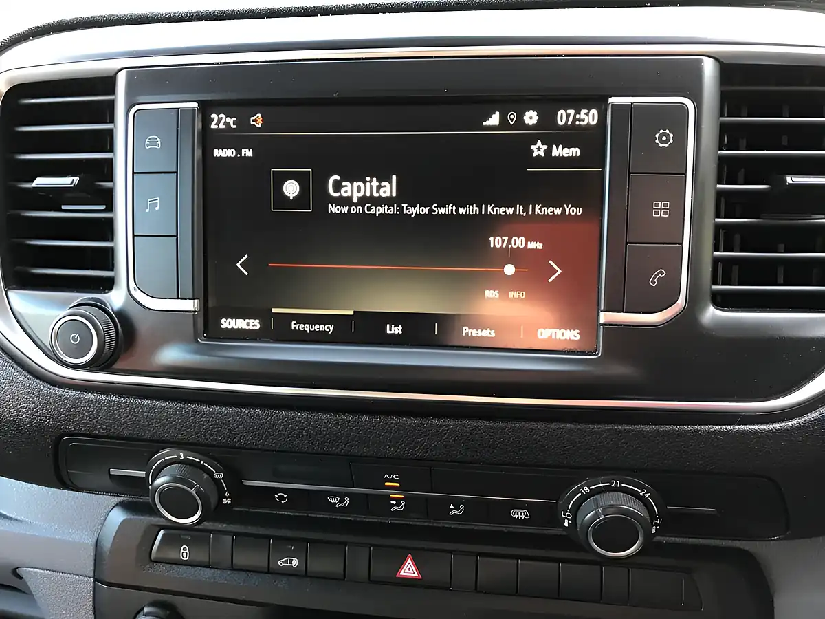 Used 2022 Vauxhall Vivaro Dynamic Red - Interior and Exterior details 18