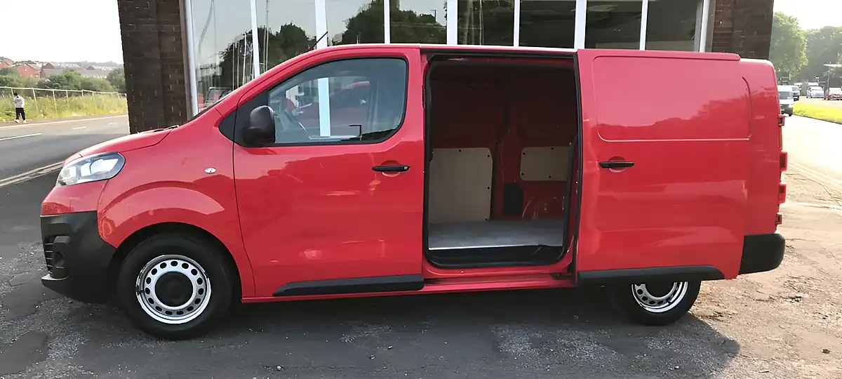 Used 2022 Vauxhall Vivaro Dynamic Red - Interior and Exterior details 8