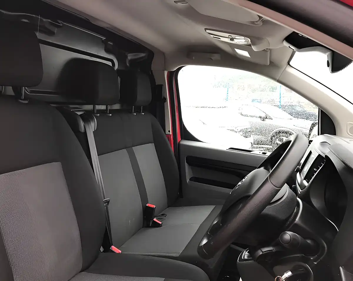 Used 2022 Vauxhall Vivaro Dynamic Red - Interior and Exterior details 9
