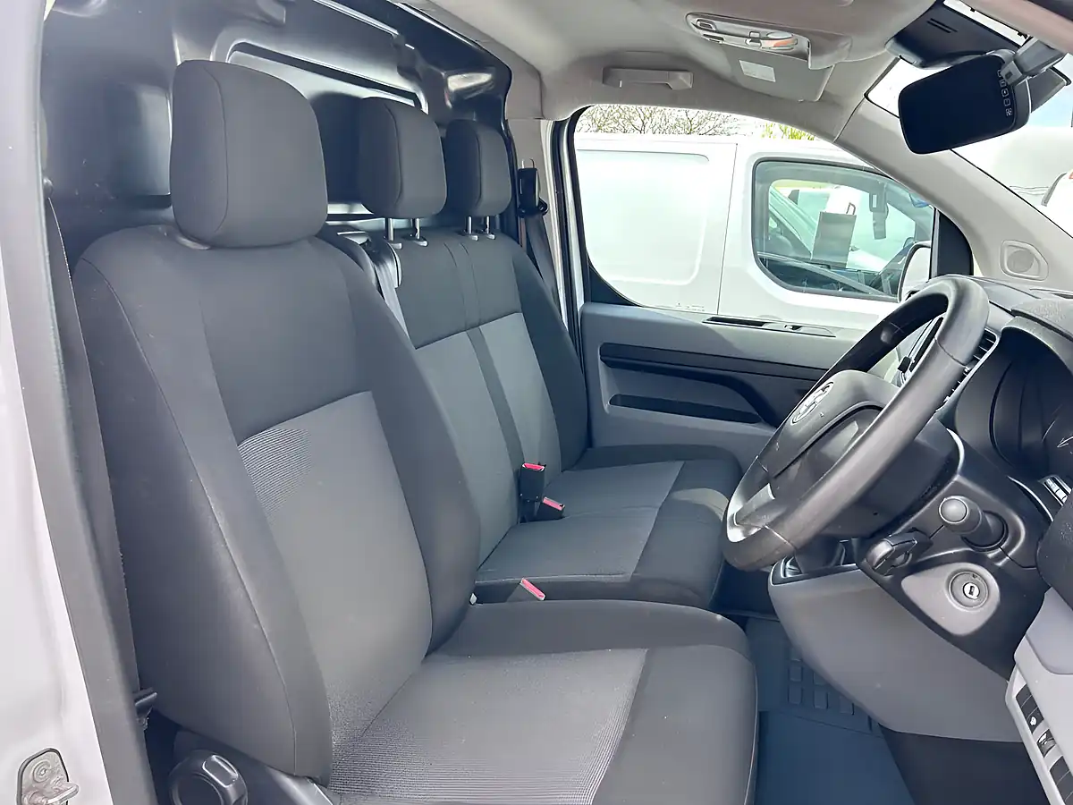 Used 2022 Vauxhall Vivaro Dynamic White - Interior and Exterior details 11
