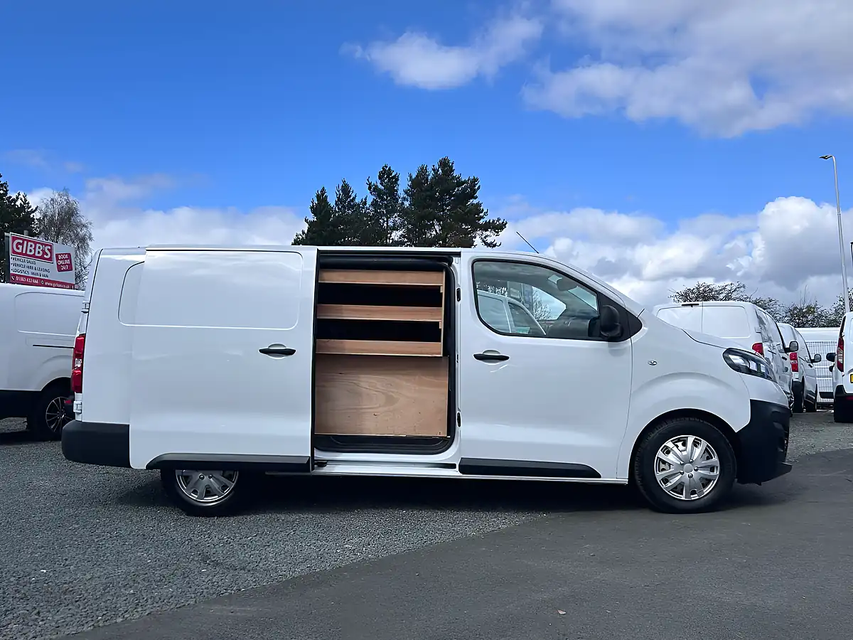 Used 2022 Vauxhall Vivaro Dynamic White - Interior and Exterior details 13