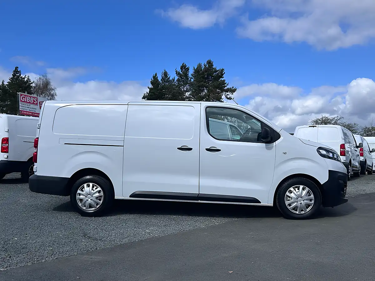 Used 2022 Vauxhall Vivaro Dynamic White - Interior and Exterior details 3