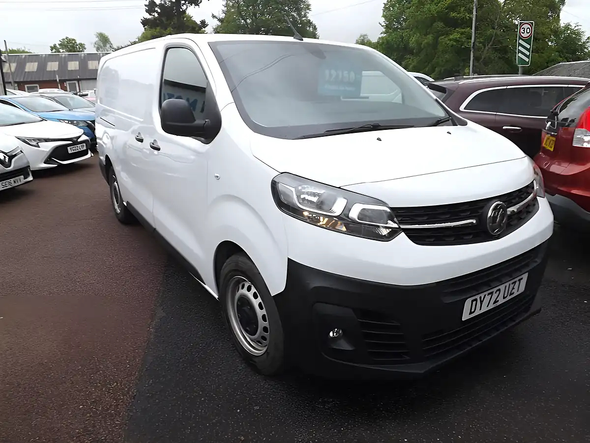 Used 2022 Vauxhall Vivaro Dynamic White - Front View