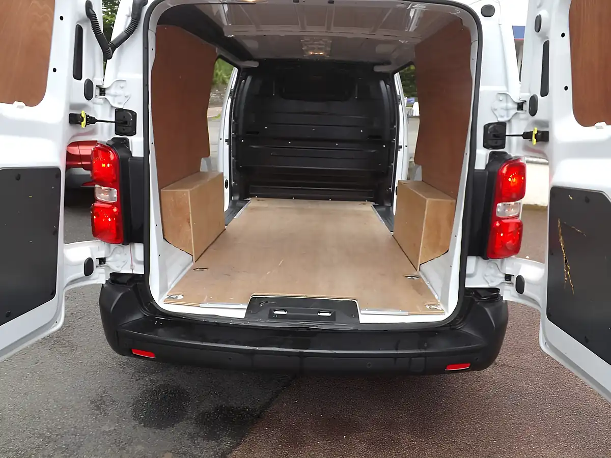 Used 2022 Vauxhall Vivaro Dynamic White - Interior and Exterior details 10