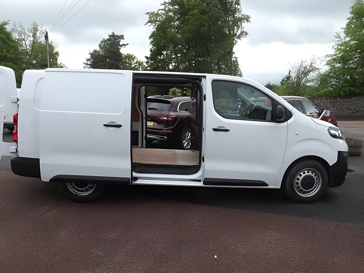 Used 2022 Vauxhall Vivaro Dynamic White - Interior and Exterior details 11