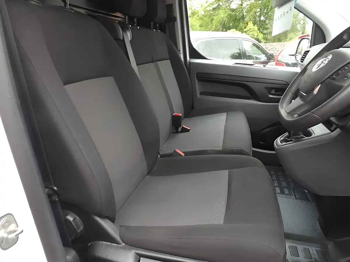 Used 2022 Vauxhall Vivaro Dynamic White - Interior and Exterior details 13