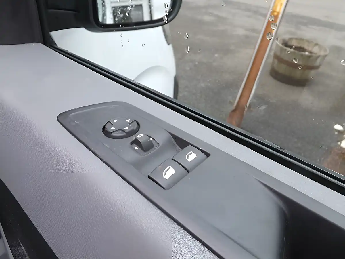 Used 2022 Vauxhall Vivaro Dynamic White - Interior and Exterior details 14