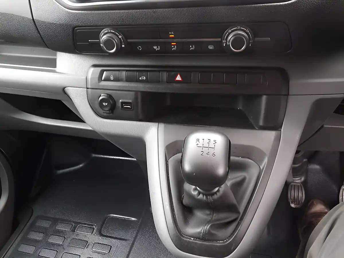 Used 2022 Vauxhall Vivaro Dynamic White - Interior and Exterior details 18