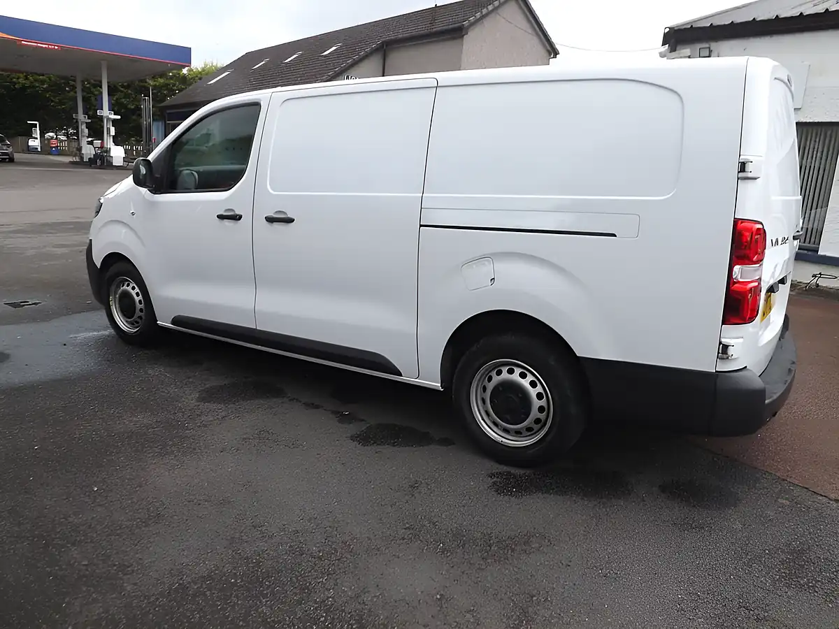 Used 2022 Vauxhall Vivaro Dynamic White - Interior and Exterior details 4