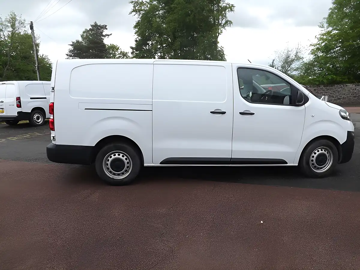 Used 2022 Vauxhall Vivaro Dynamic White - Interior and Exterior details 7