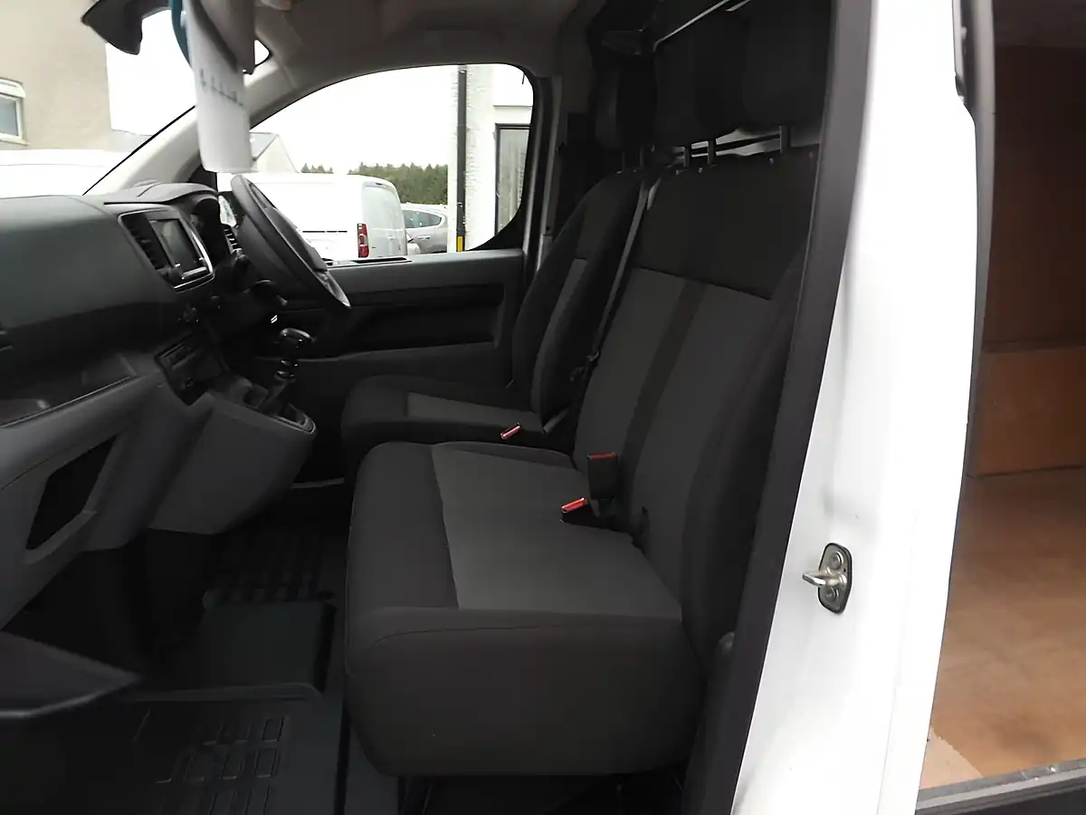 Used 2022 Vauxhall Vivaro Dynamic White - Interior and Exterior details 9