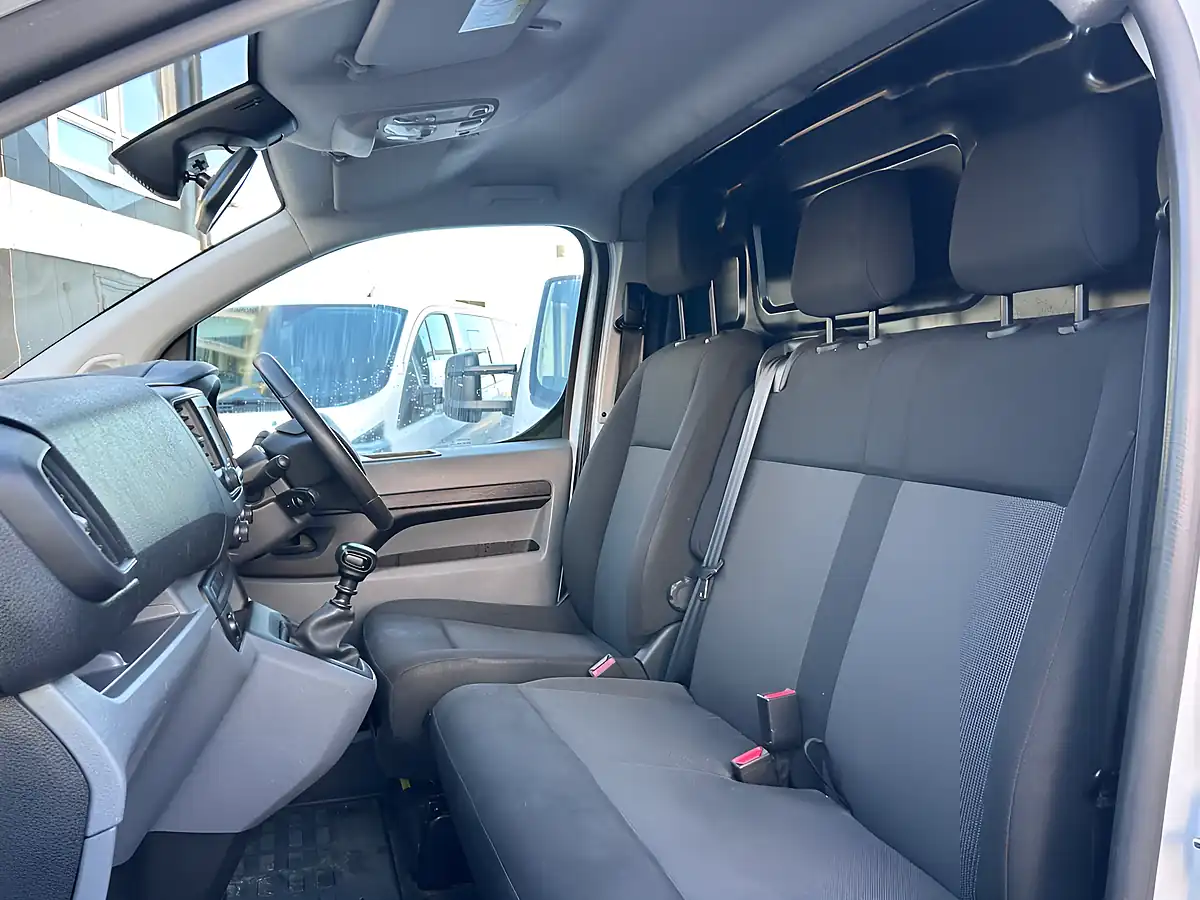 Used 2022 Vauxhall Vivaro Dynamic White - Interior and Exterior details 12