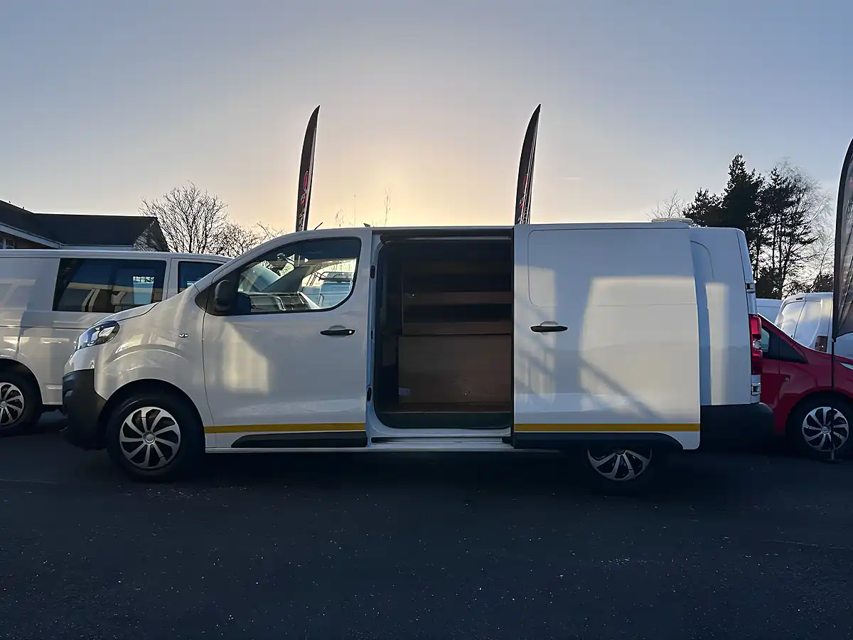 Used 2022 Vauxhall Vivaro Dynamic White - Interior and Exterior details 13