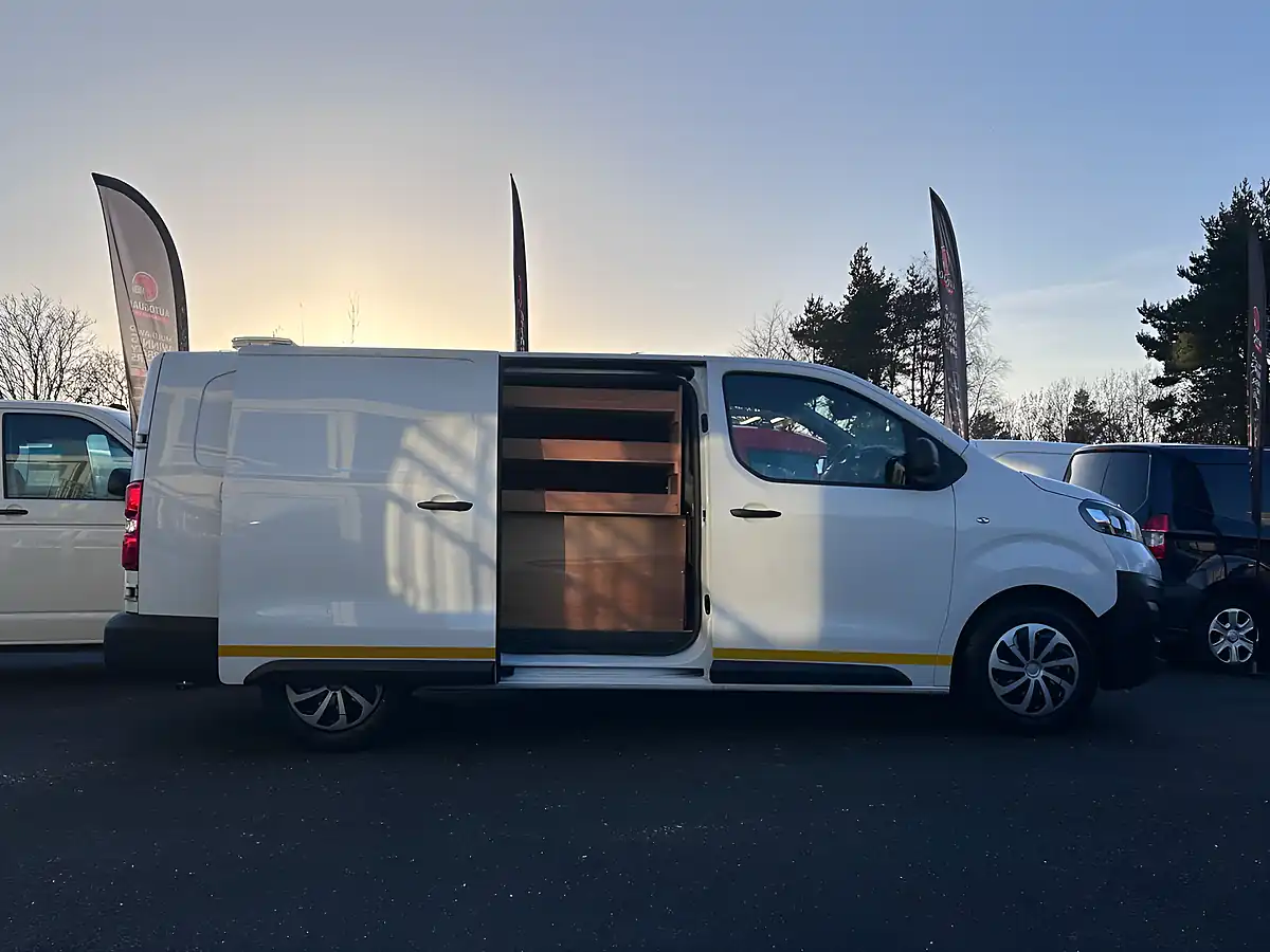 Used 2022 Vauxhall Vivaro Dynamic White - Interior and Exterior details 14