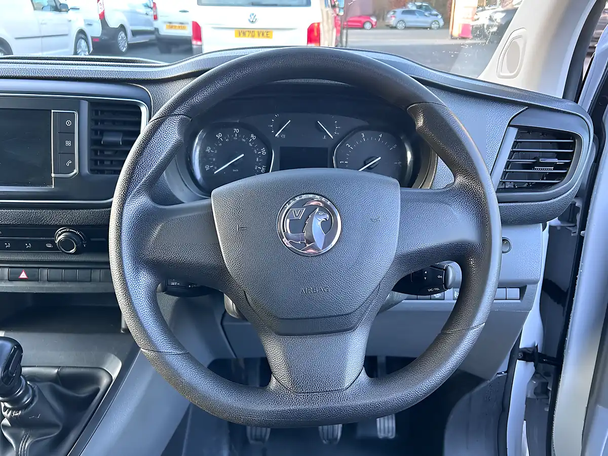 Used 2022 Vauxhall Vivaro Dynamic White - Interior and Exterior details 17