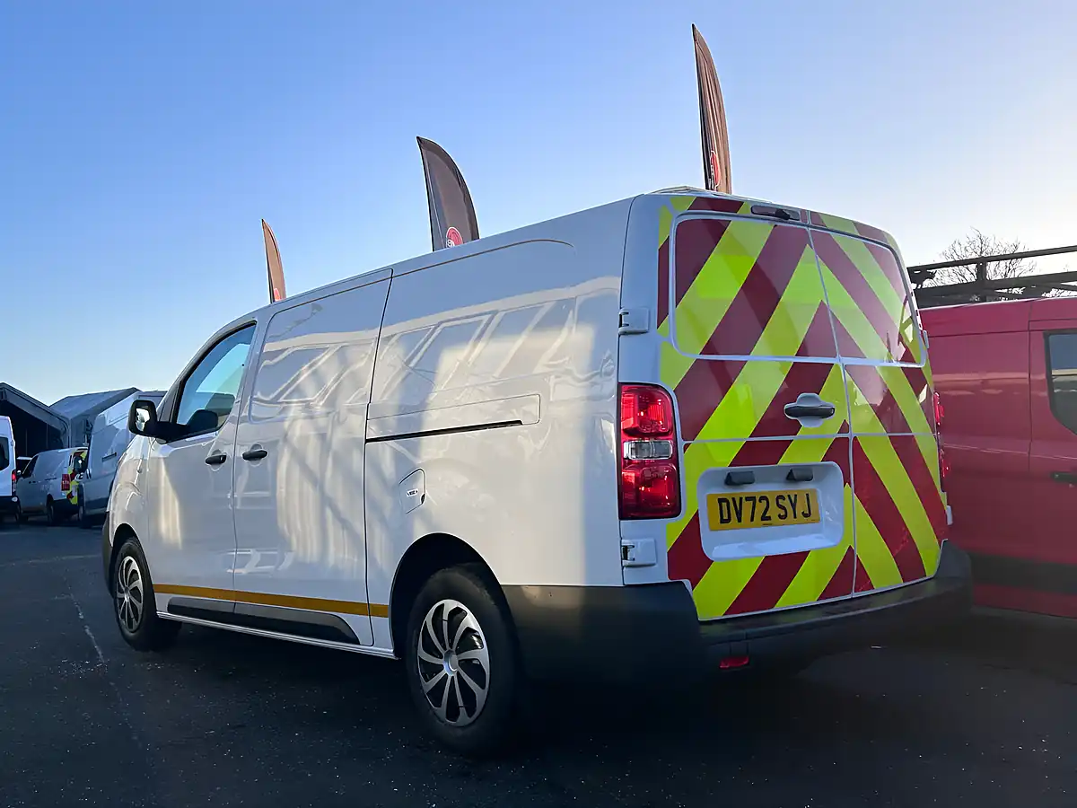 Used 2022 Vauxhall Vivaro Dynamic White - Interior and Exterior details 7
