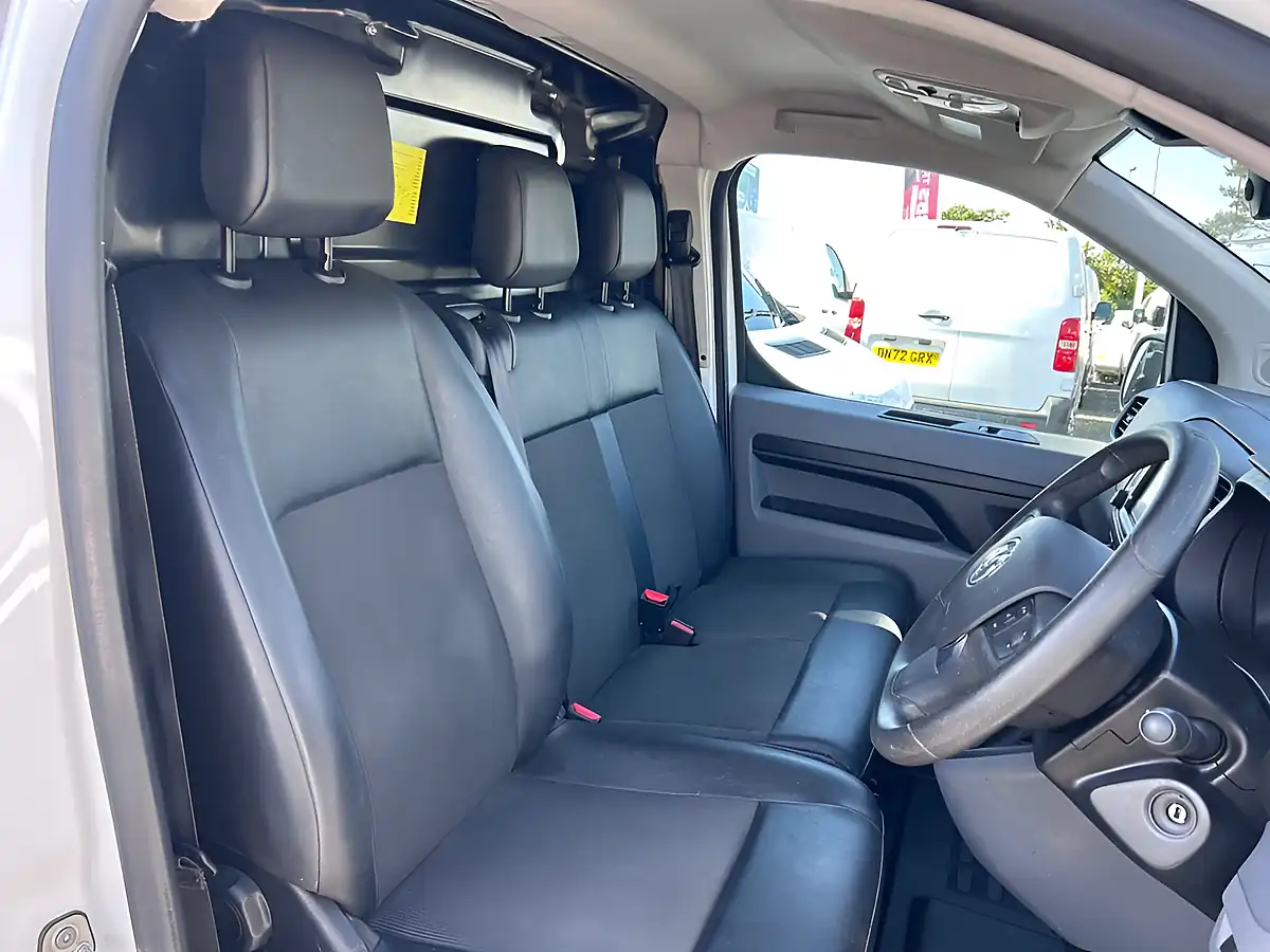 Used 2022 Vauxhall Vivaro Dynamic White - Interior and Exterior details 11