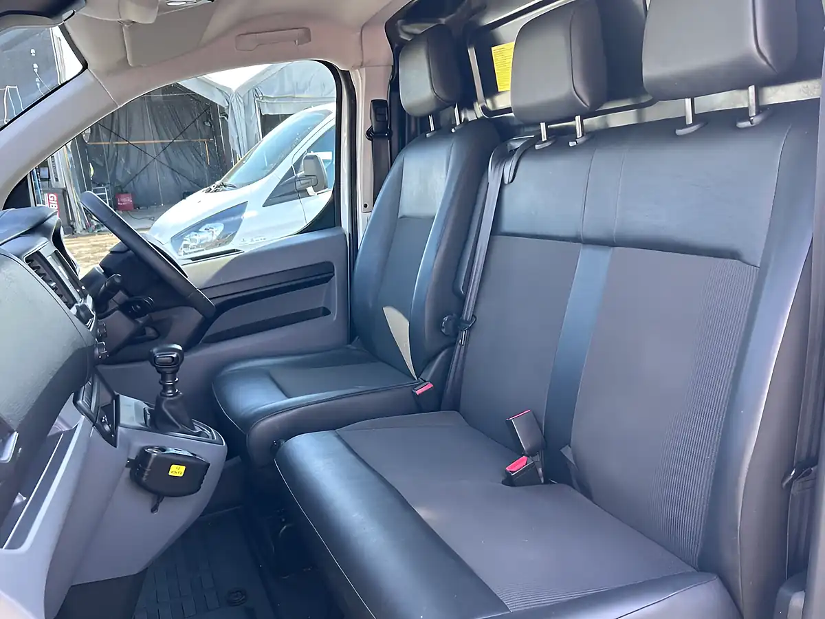 Used 2022 Vauxhall Vivaro Dynamic White - Interior and Exterior details 12