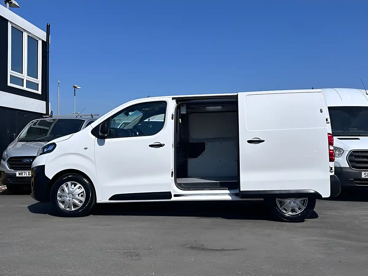 Used 2022 Vauxhall Vivaro Dynamic White - Interior and Exterior details 14