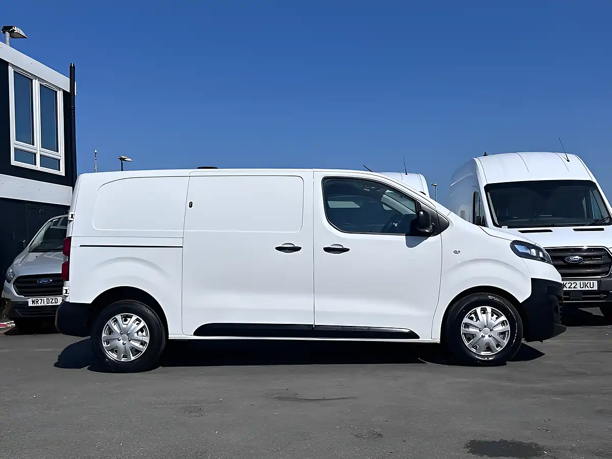 Used 2022 Vauxhall Vivaro Dynamic White - Interior and Exterior details 2
