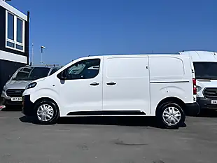 Used 2022 Vauxhall Vivaro Dynamic White - Interior and Exterior details 7