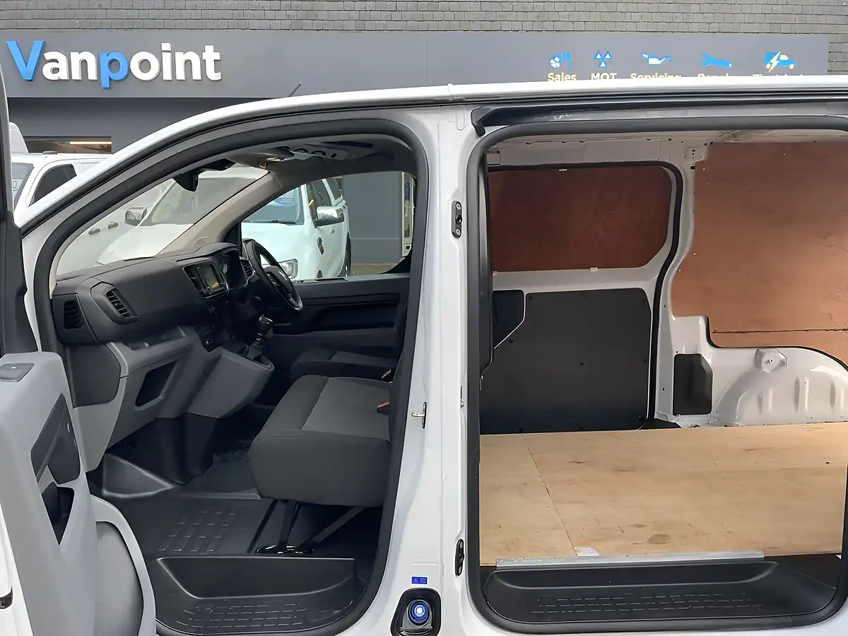 Used 2022 Vauxhall Vivaro Dynamic White - Interior and Exterior details 11