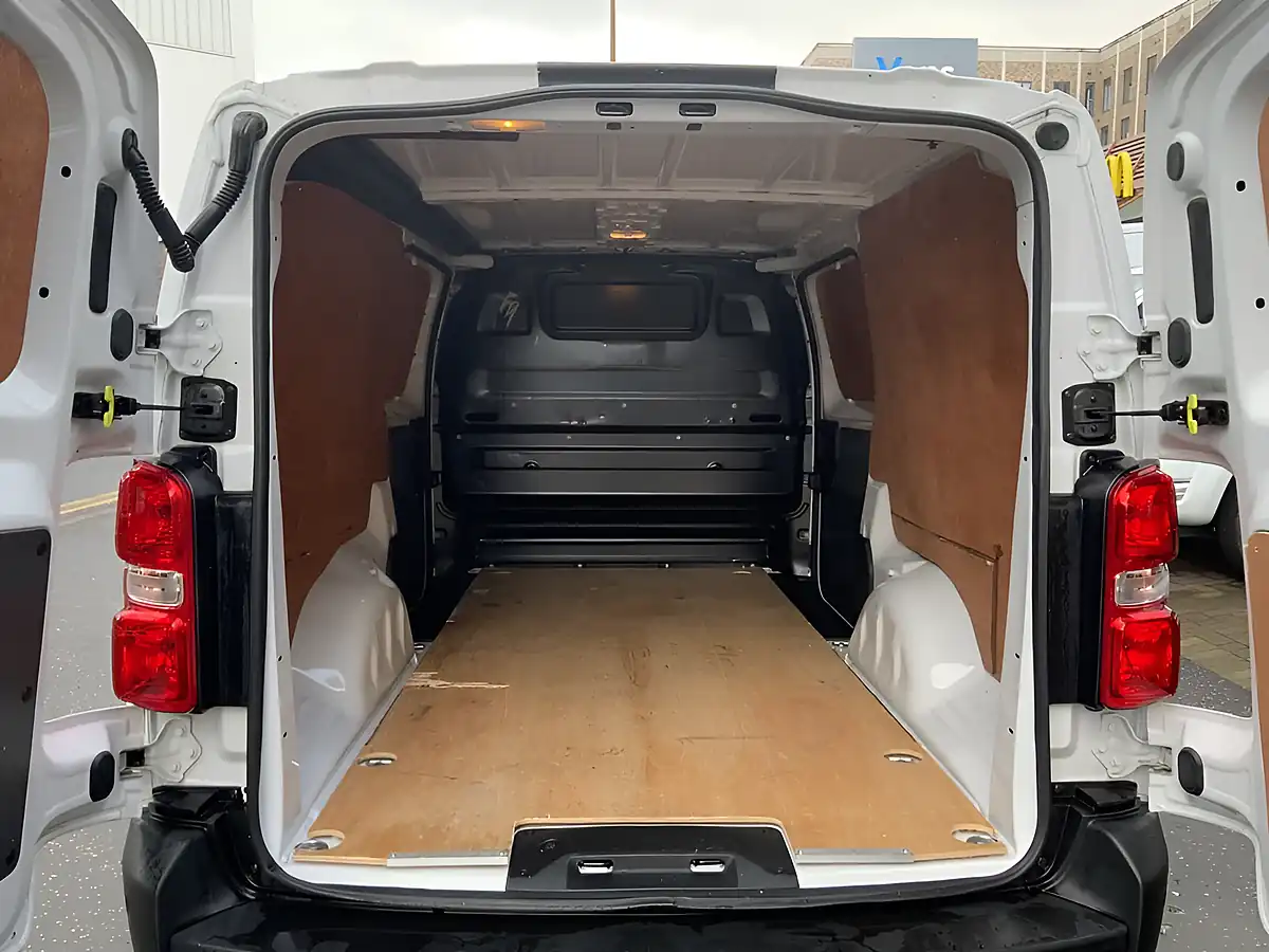 Used 2022 Vauxhall Vivaro Dynamic White - Interior and Exterior details 14