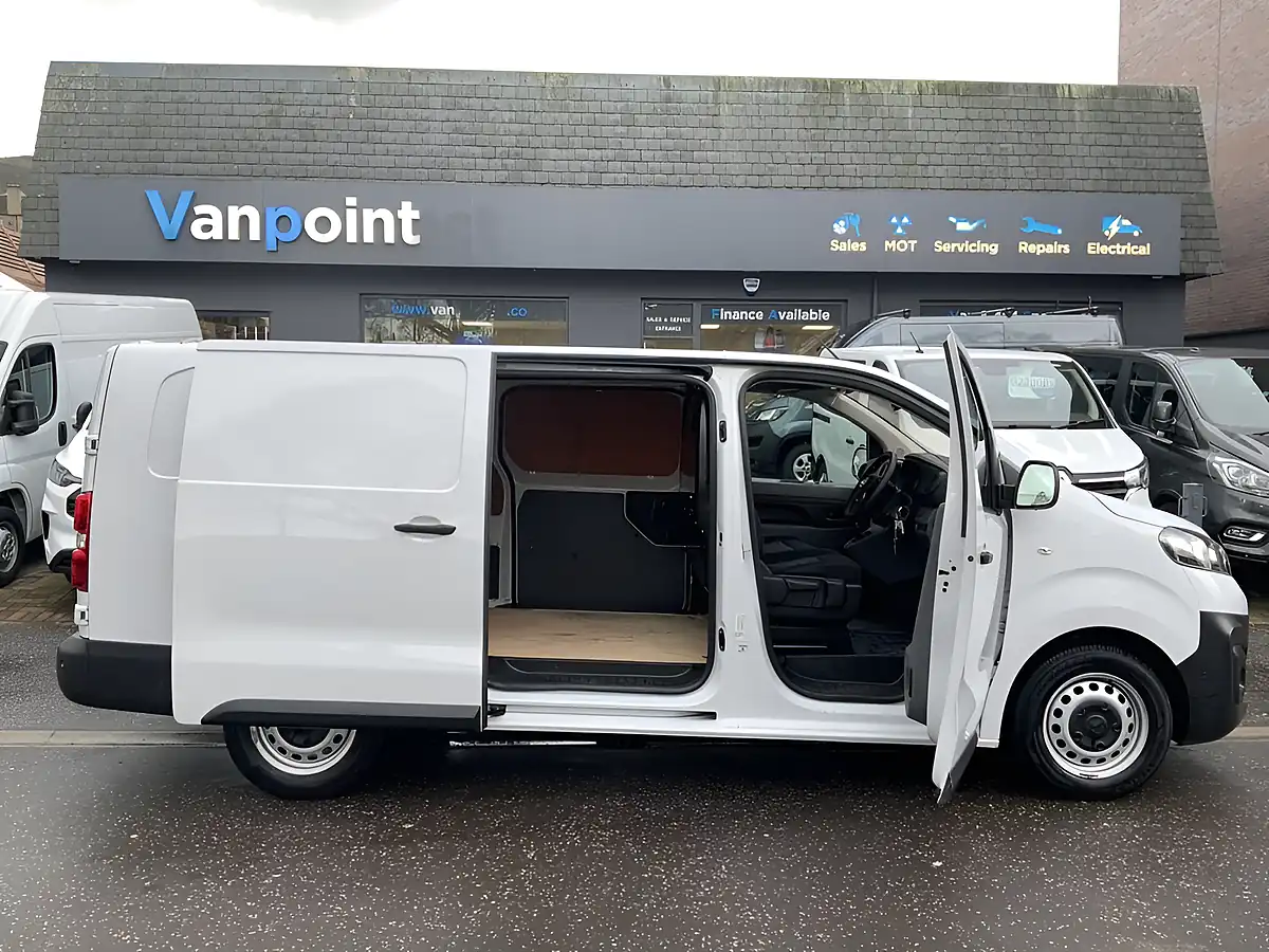 Used 2022 Vauxhall Vivaro Dynamic White - Interior and Exterior details 15