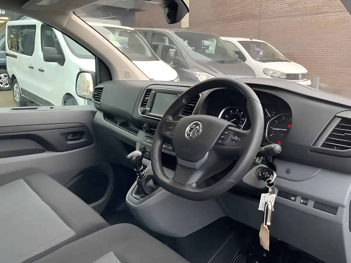 Used 2022 Vauxhall Vivaro Dynamic White - Interior and Exterior details 17