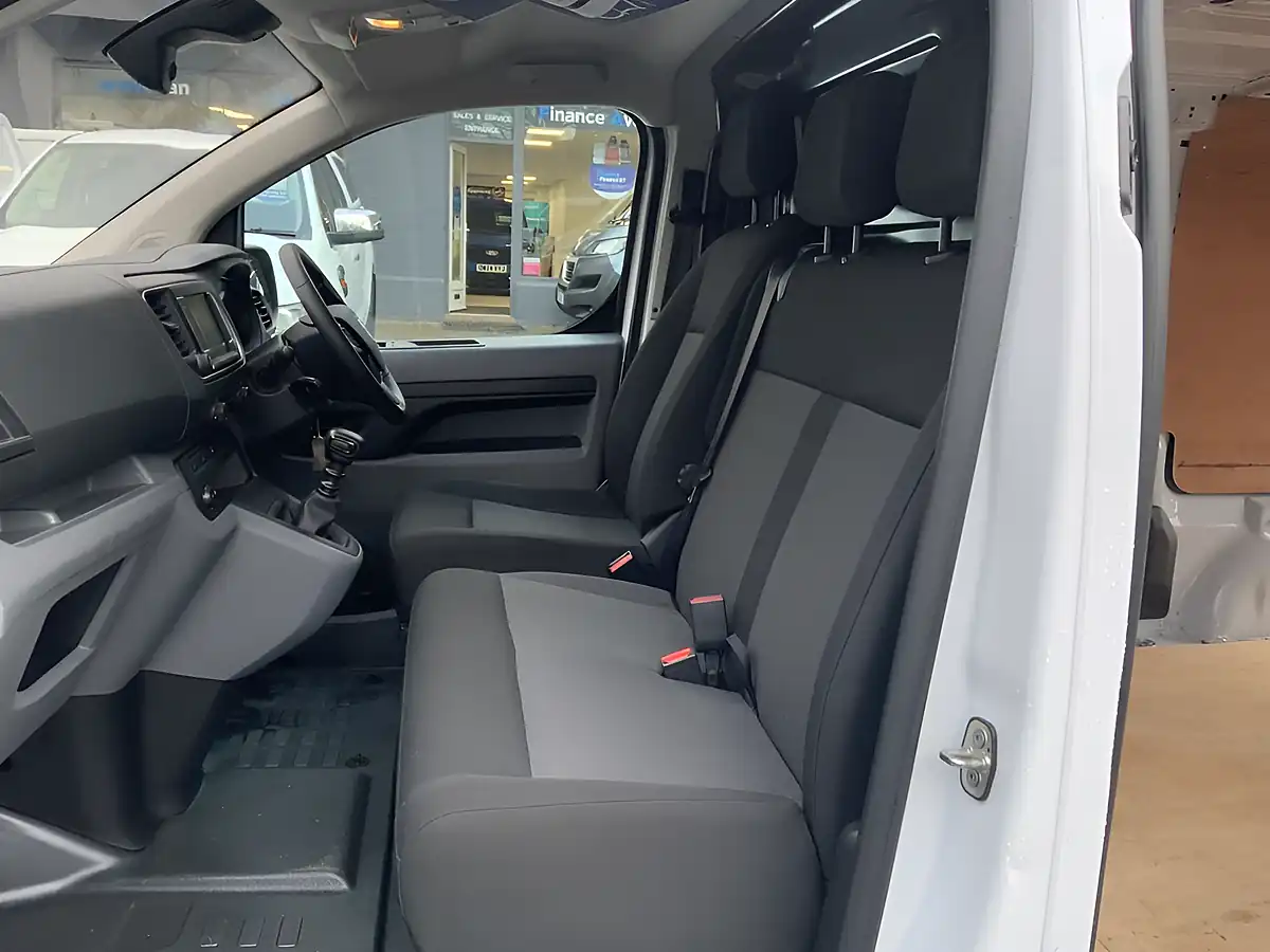 Used 2022 Vauxhall Vivaro Dynamic White - Interior and Exterior details 20