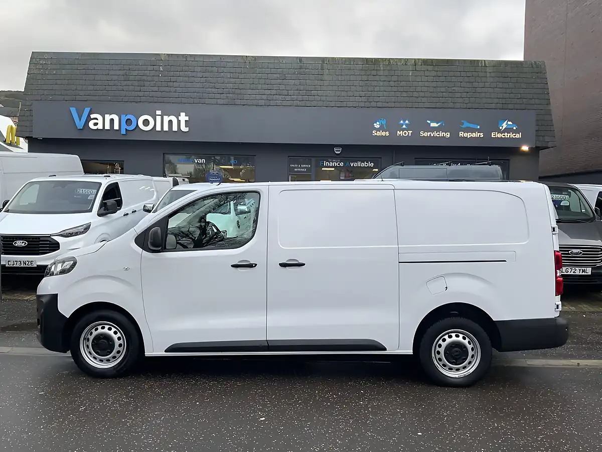 Used 2022 Vauxhall Vivaro Dynamic White - Interior and Exterior details 7