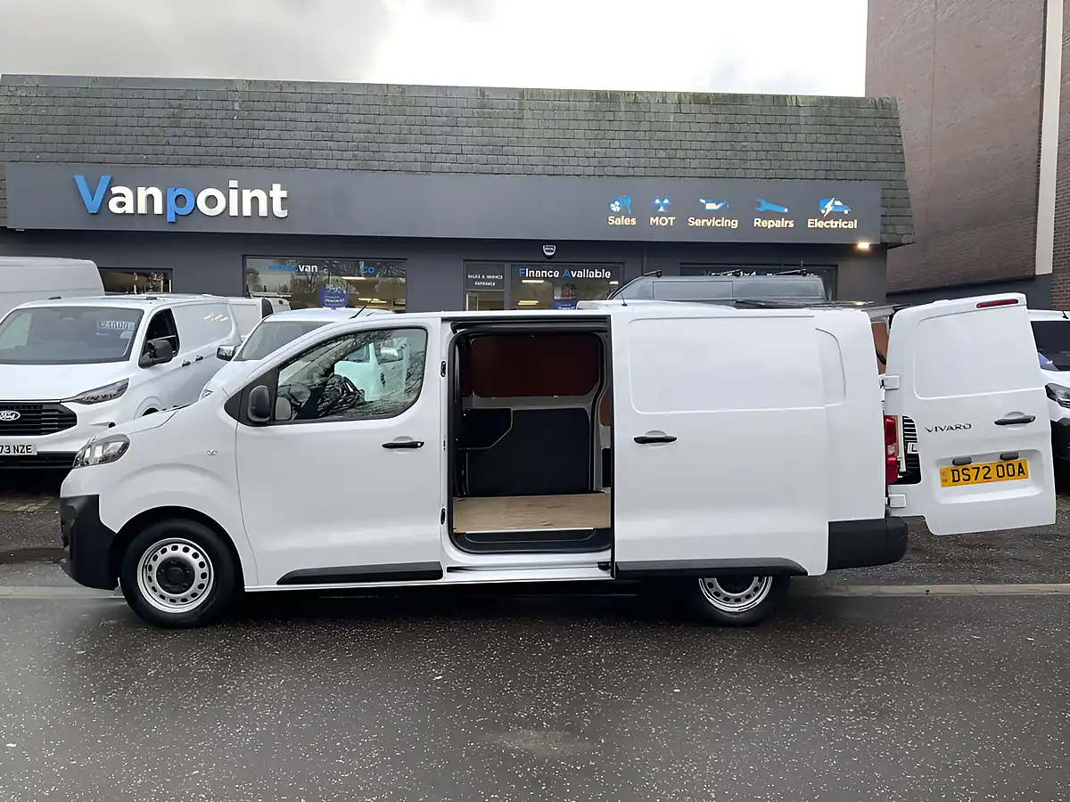 Used 2022 Vauxhall Vivaro Dynamic White - Interior and Exterior details 8