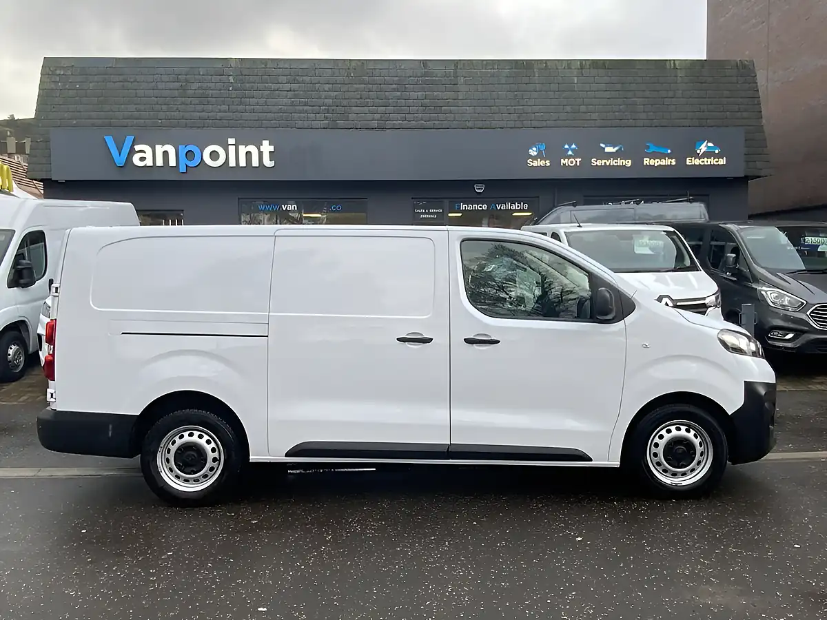 Used 2022 Vauxhall Vivaro Dynamic White - Interior and Exterior details 9