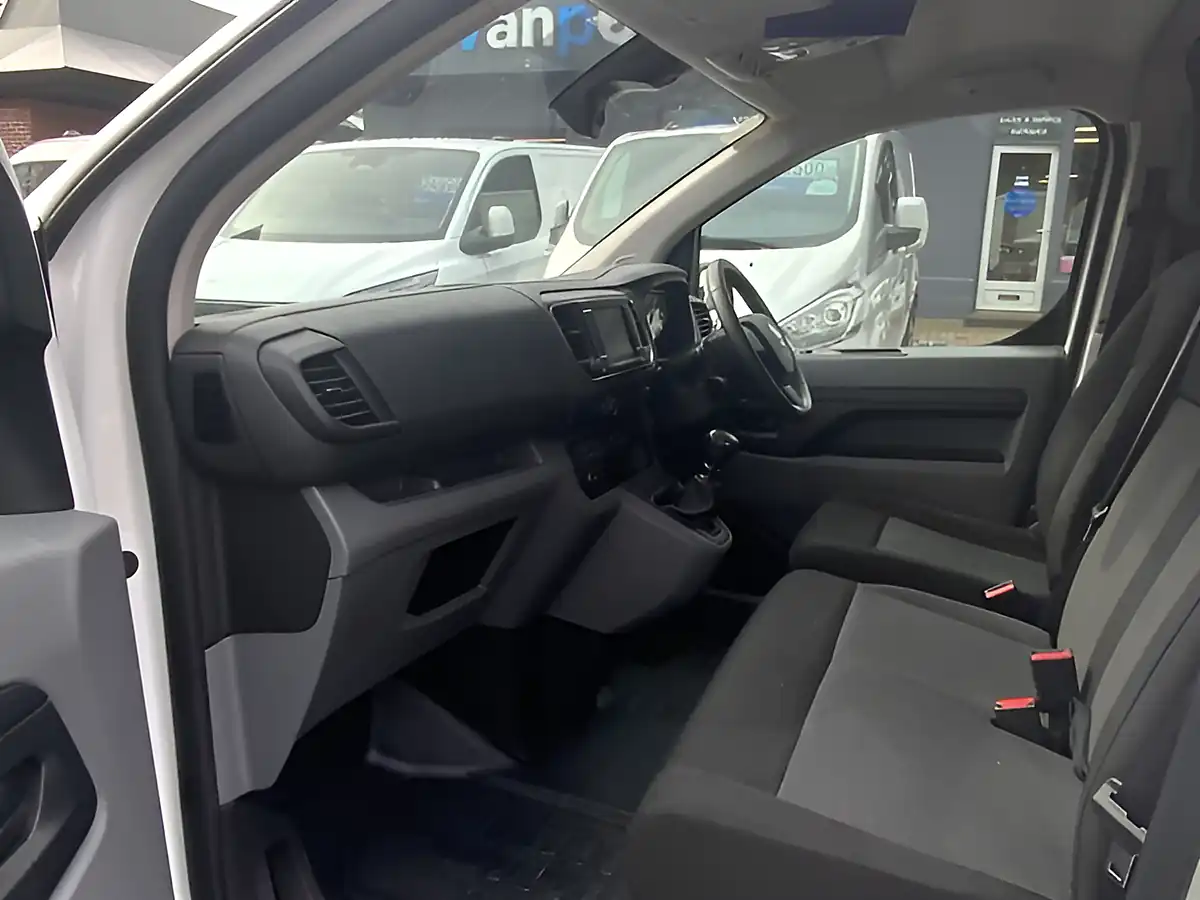 Used 2022 Vauxhall Vivaro Dynamic White - Interior and Exterior details 11