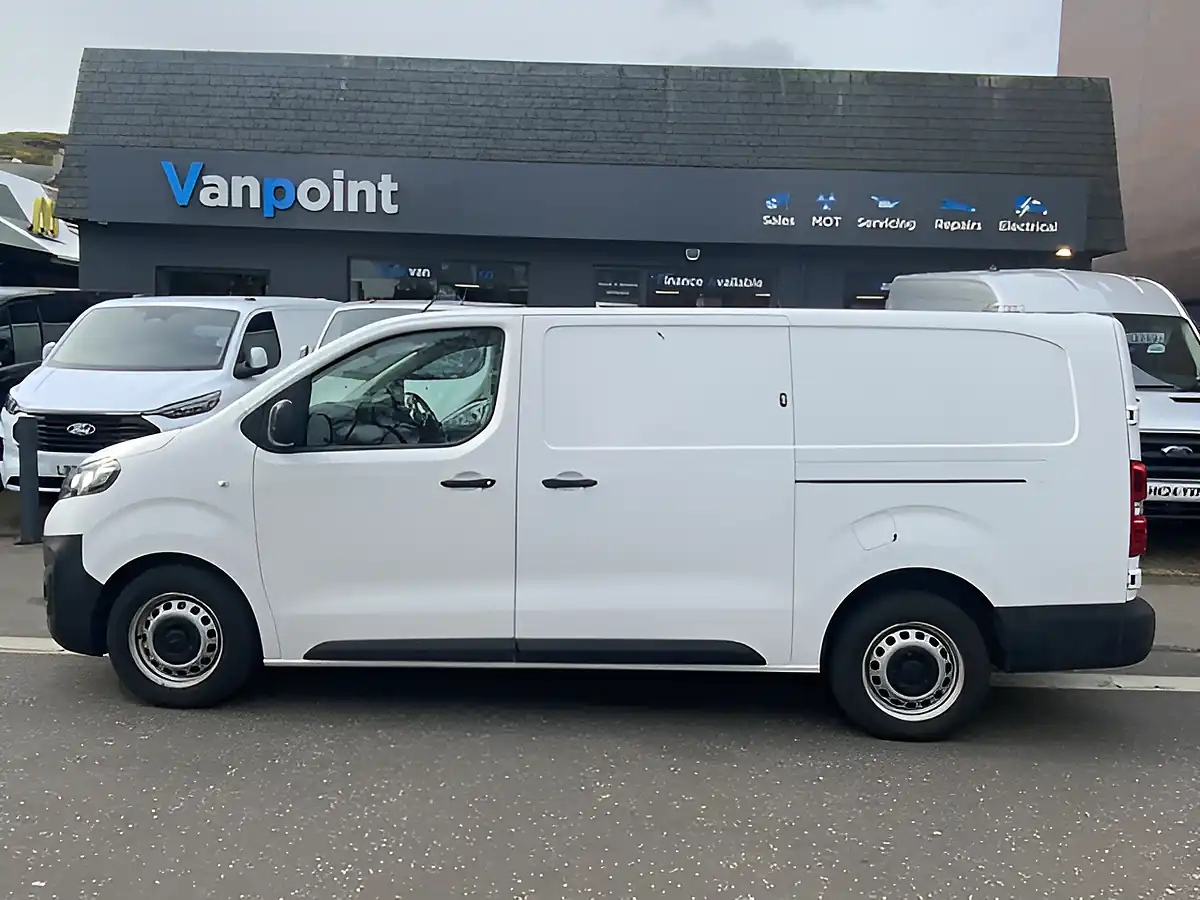 Used 2022 Vauxhall Vivaro Dynamic White - Interior and Exterior details 8