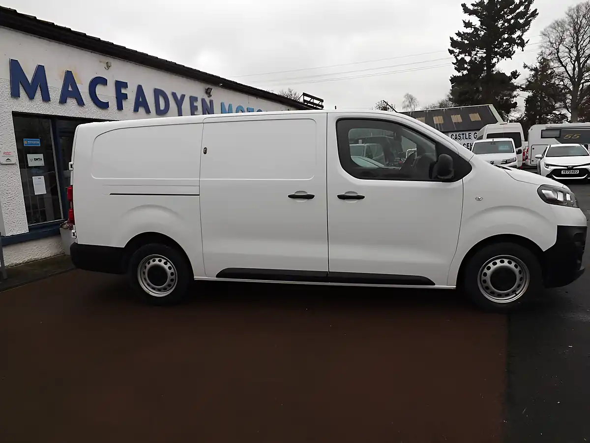 Used 2022 Vauxhall Vivaro Dynamic White - Interior and Exterior details 11