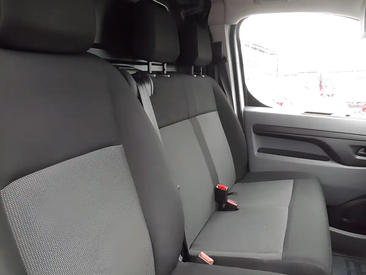 Used 2022 Vauxhall Vivaro Dynamic White - Interior and Exterior details 14