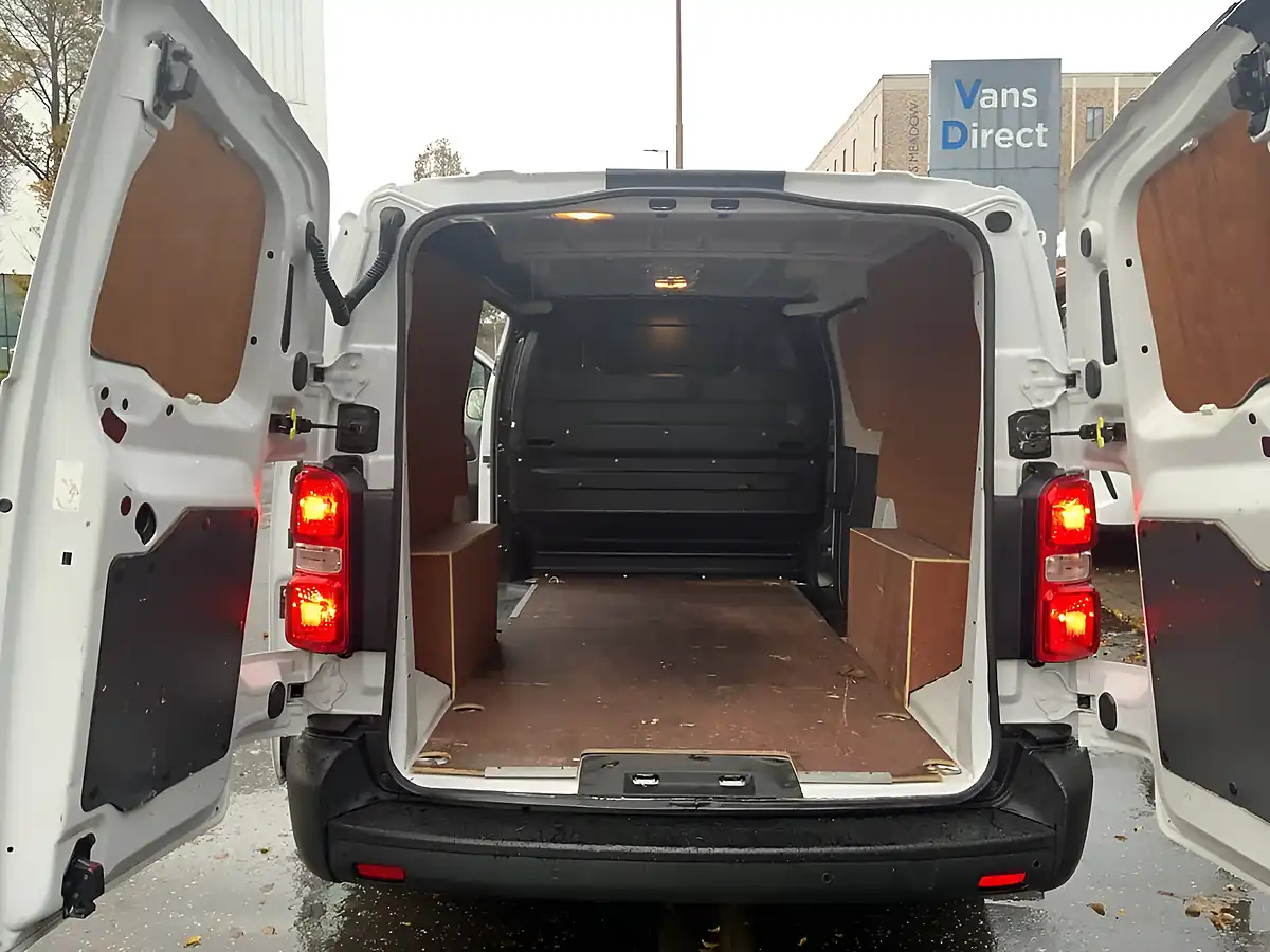Used 2022 Vauxhall Vivaro Dynamic White - Interior and Exterior details 11