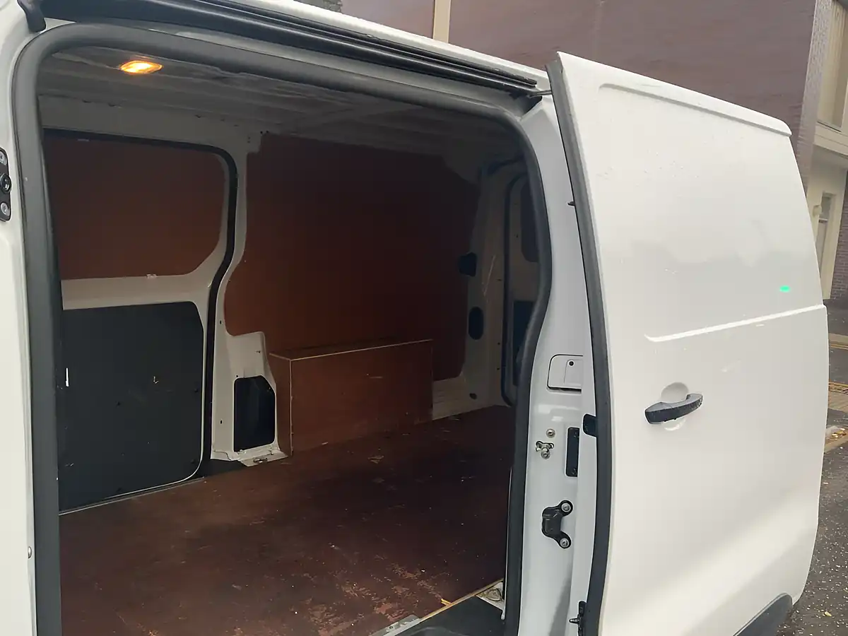 Used 2022 Vauxhall Vivaro Dynamic White - Interior and Exterior details 12