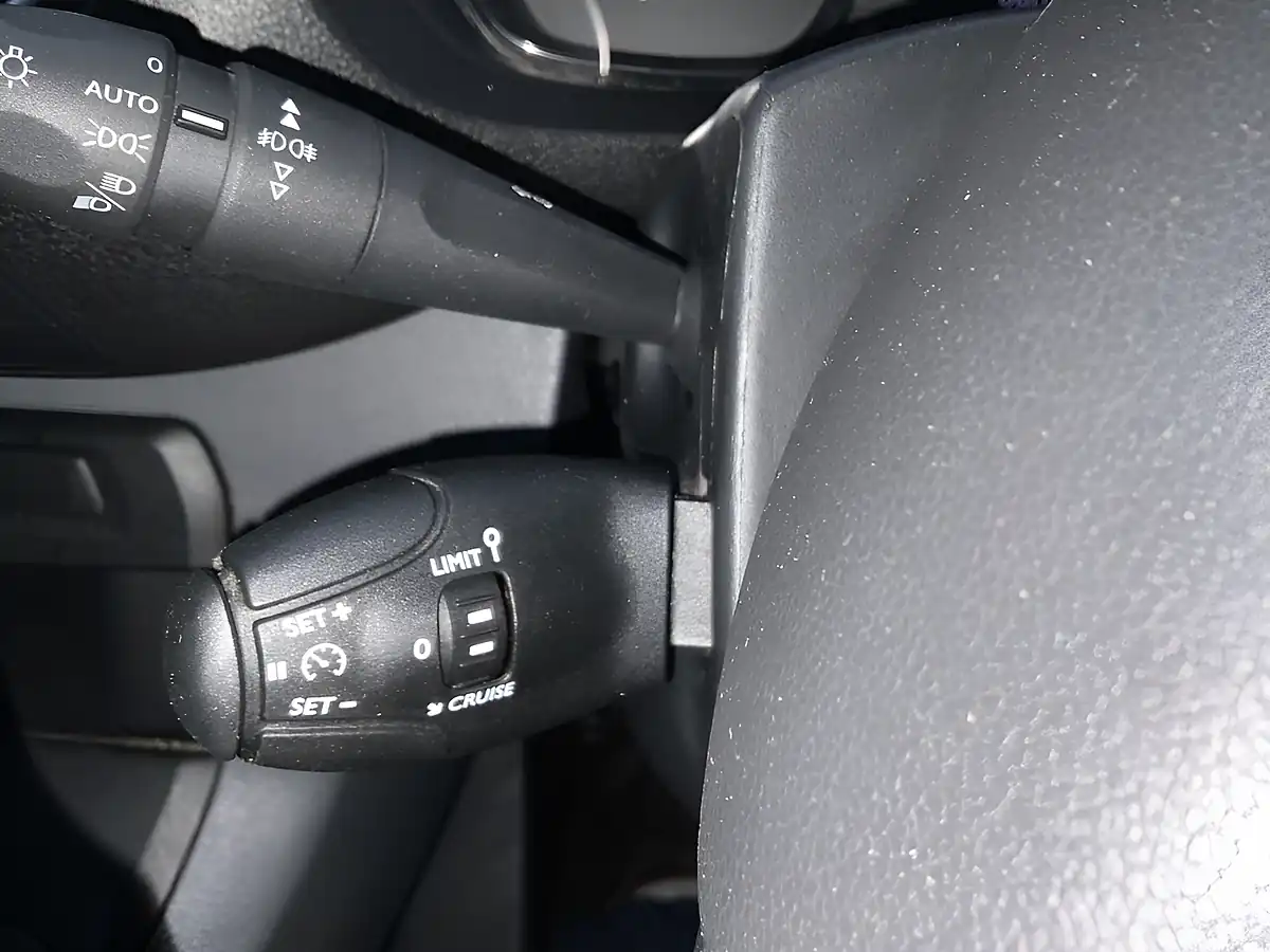 Used 2022 Vauxhall Vivaro Dynamic White - Interior and Exterior details 16