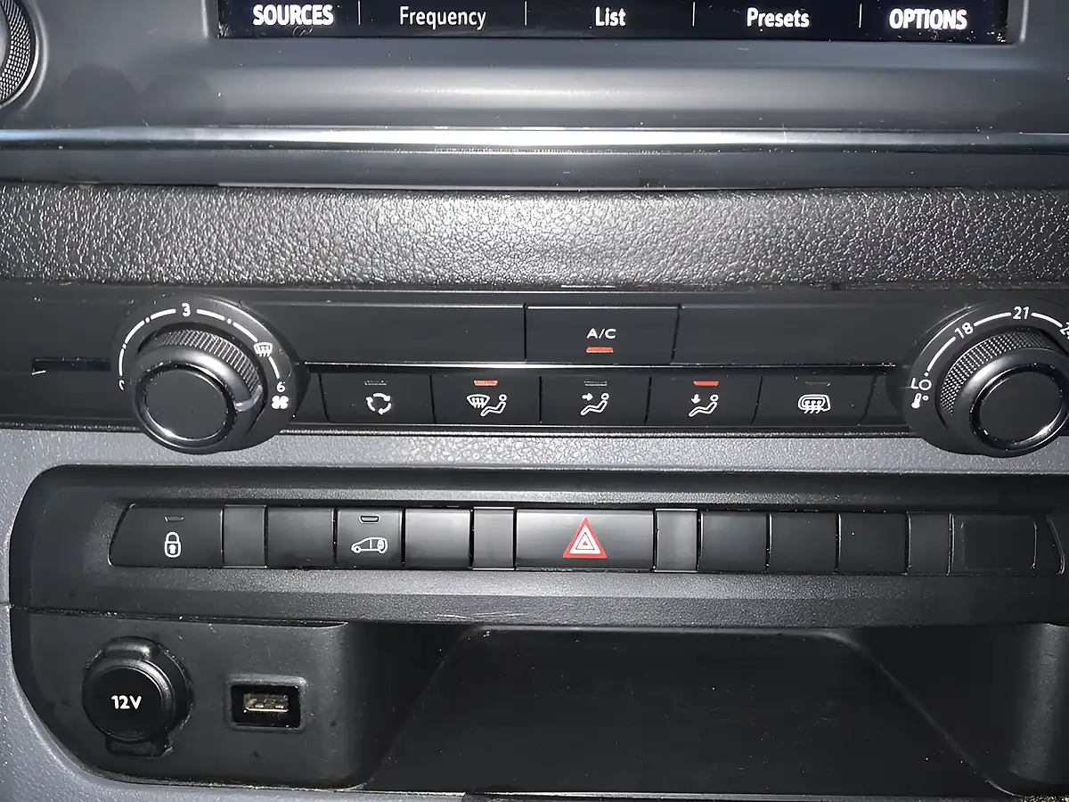 Used 2022 Vauxhall Vivaro Dynamic White - Interior and Exterior details 17