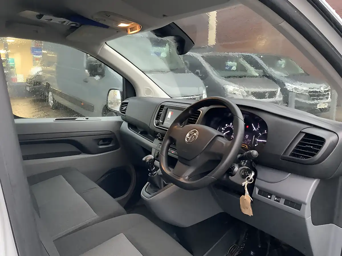 Used 2022 Vauxhall Vivaro Dynamic White - Interior and Exterior details 19