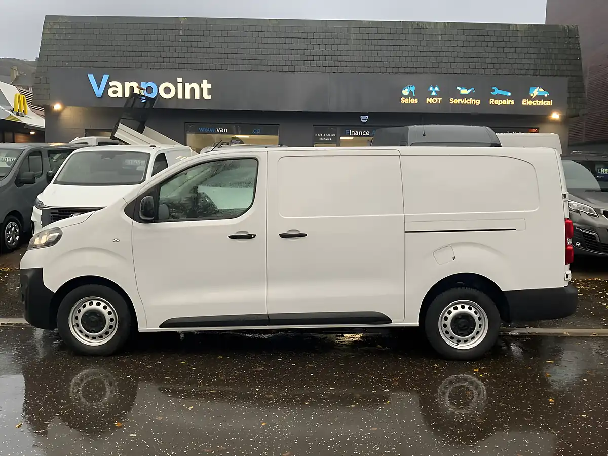 Used 2022 Vauxhall Vivaro Dynamic White - Interior and Exterior details 7