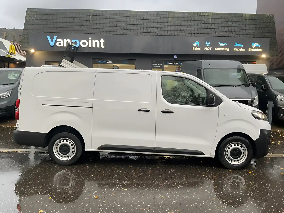 Used 2022 Vauxhall Vivaro Dynamic White - Interior and Exterior details 8