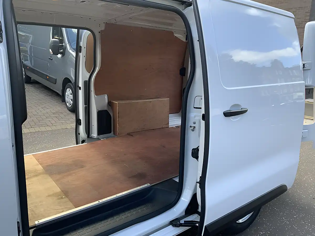 Used 2022 Vauxhall Vivaro Dynamic White - Interior and Exterior details 12