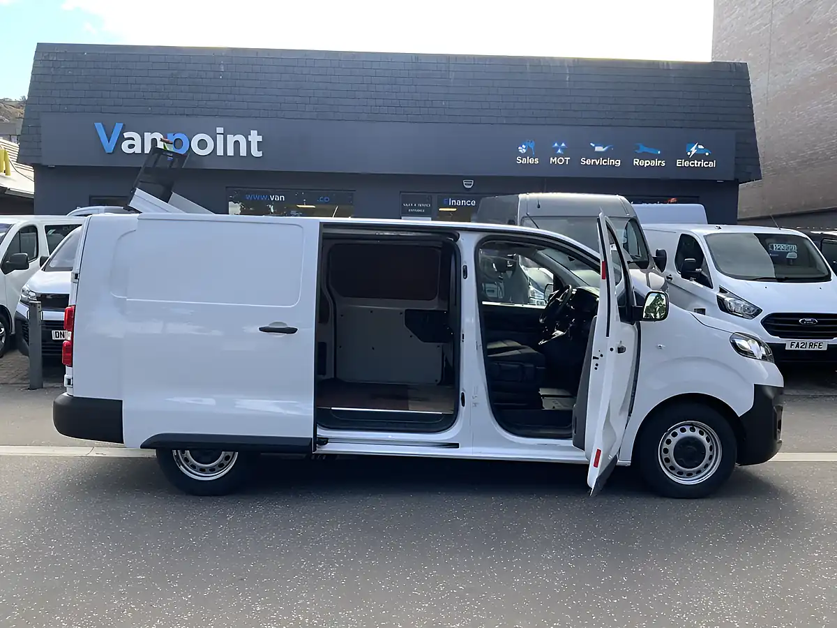 Used 2022 Vauxhall Vivaro Dynamic White - Interior and Exterior details 13