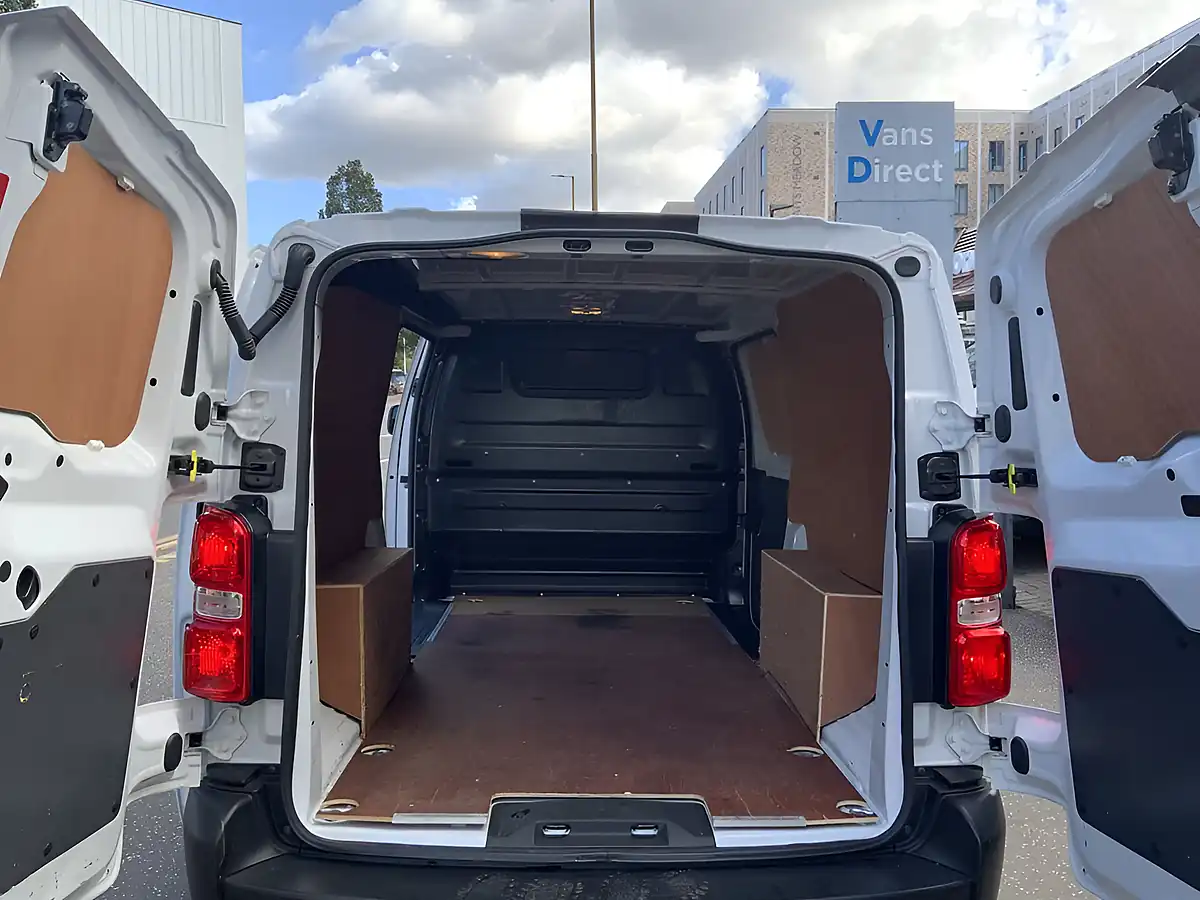 Used 2022 Vauxhall Vivaro Dynamic White - Interior and Exterior details 15