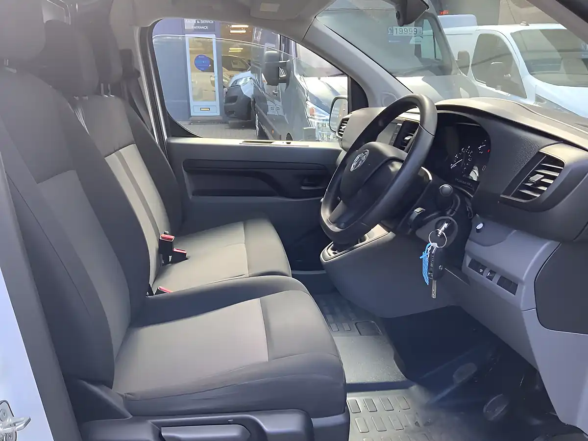 Used 2022 Vauxhall Vivaro Dynamic White - Interior and Exterior details 17