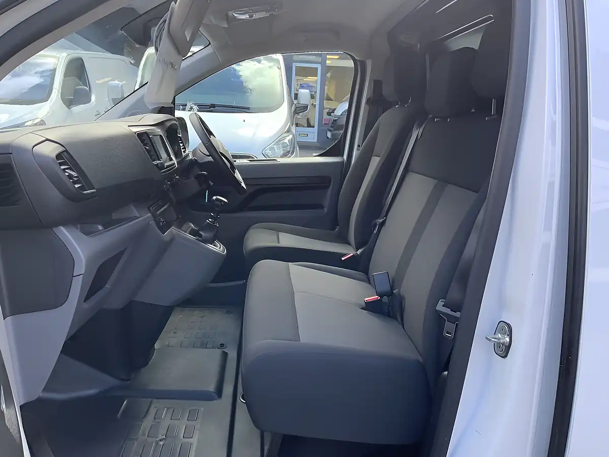 Used 2022 Vauxhall Vivaro Dynamic White - Interior and Exterior details 18
